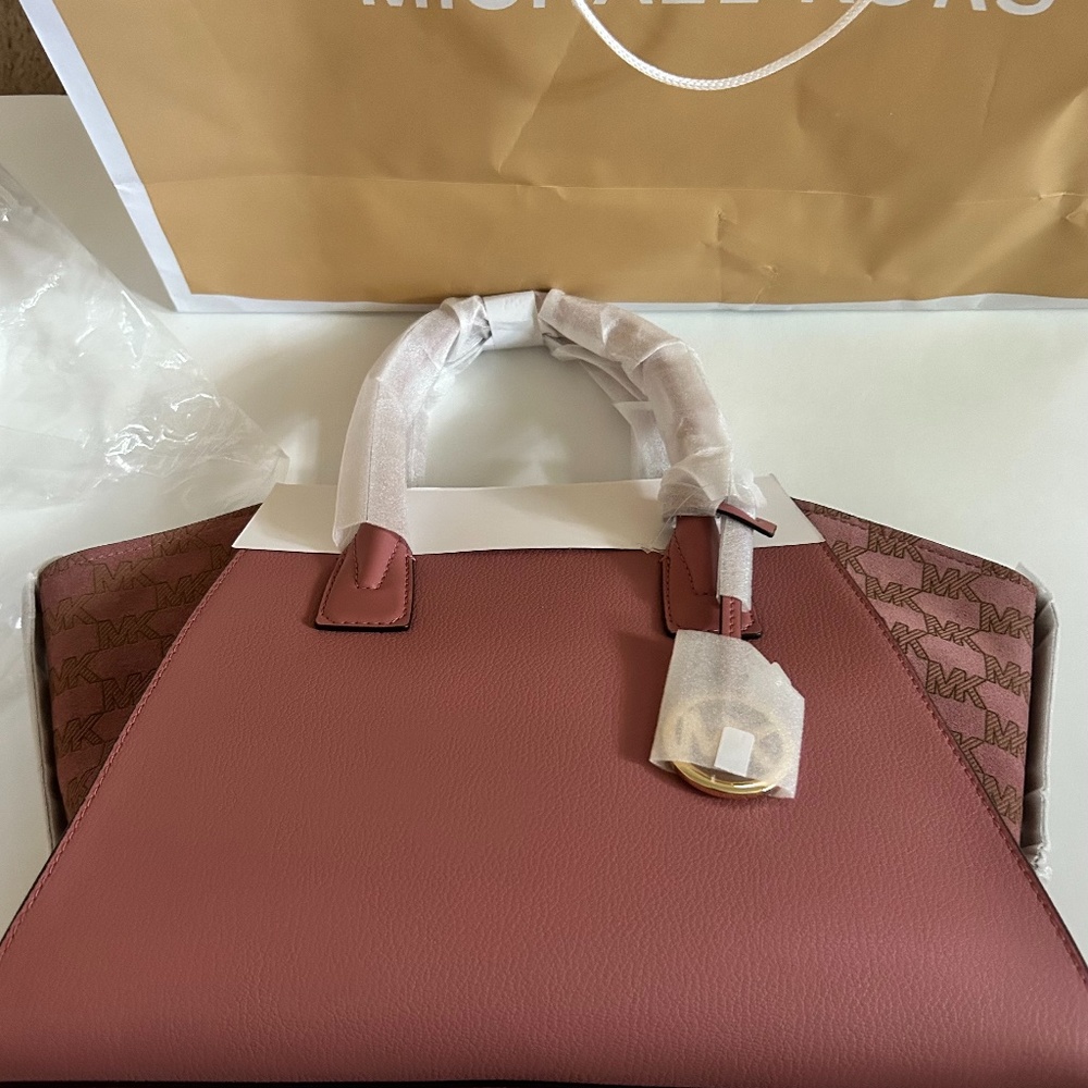 NWT  Michael  kors Soft Real Leather Satchel ,Rose Color
